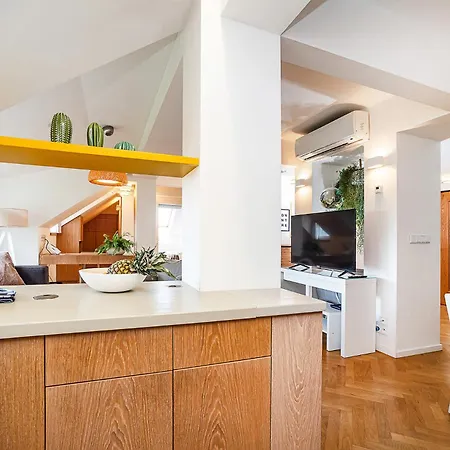Magic With Terrace Apartamento Praga